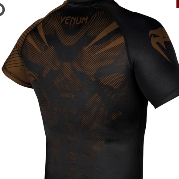 NWT BLACK & WHITE Venum Rashguard - Picture 2 of 6